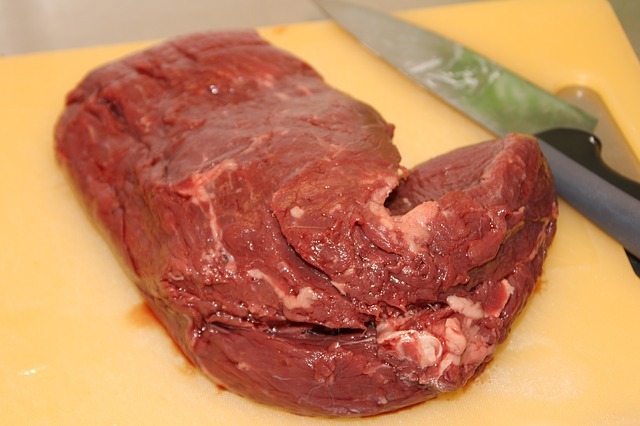 牛肉は高カロリー食・ホルモン剤・抗生物質で思い通りの品質へ。